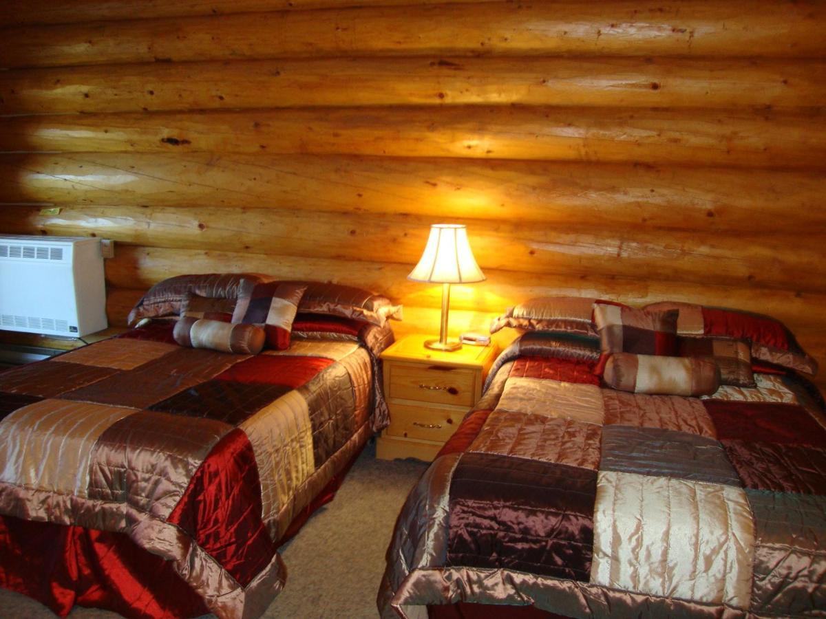 Helmcken Falls Lodge Cabin Rooms And Rv Park Клируотер Экстерьер фото