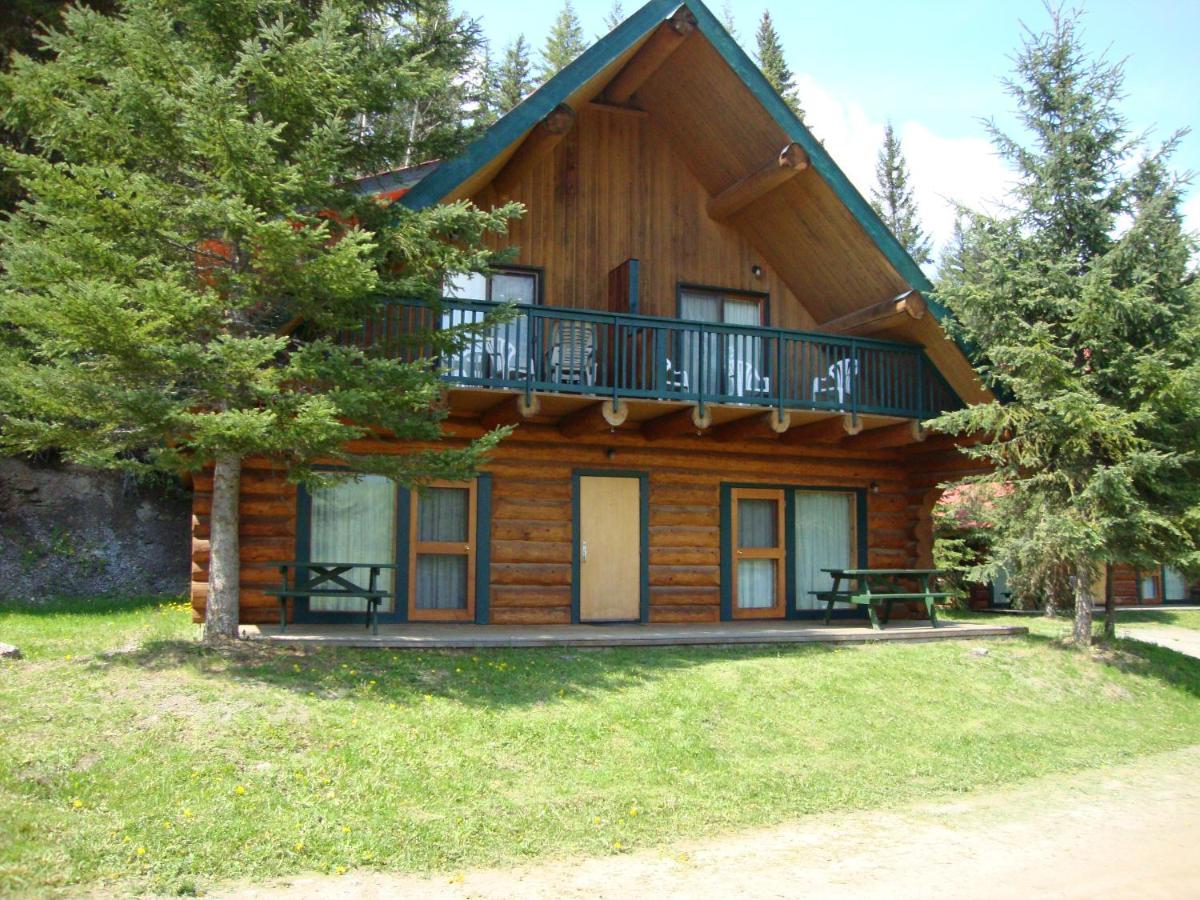 Helmcken Falls Lodge Cabin Rooms And Rv Park Клируотер Экстерьер фото