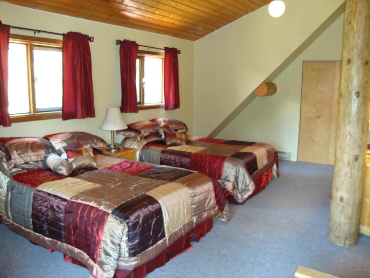 Helmcken Falls Lodge Cabin Rooms And Rv Park Клируотер Экстерьер фото