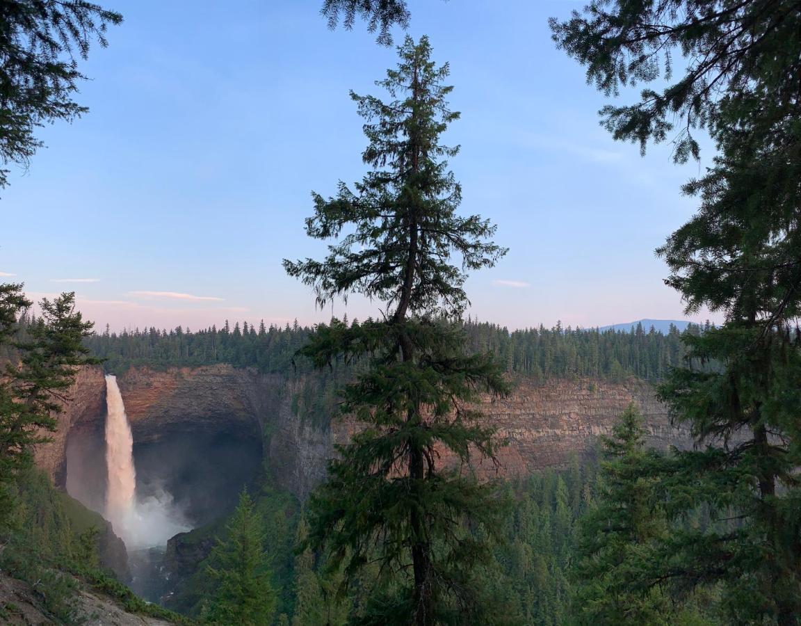 Helmcken Falls Lodge Cabin Rooms And Rv Park Клируотер Экстерьер фото