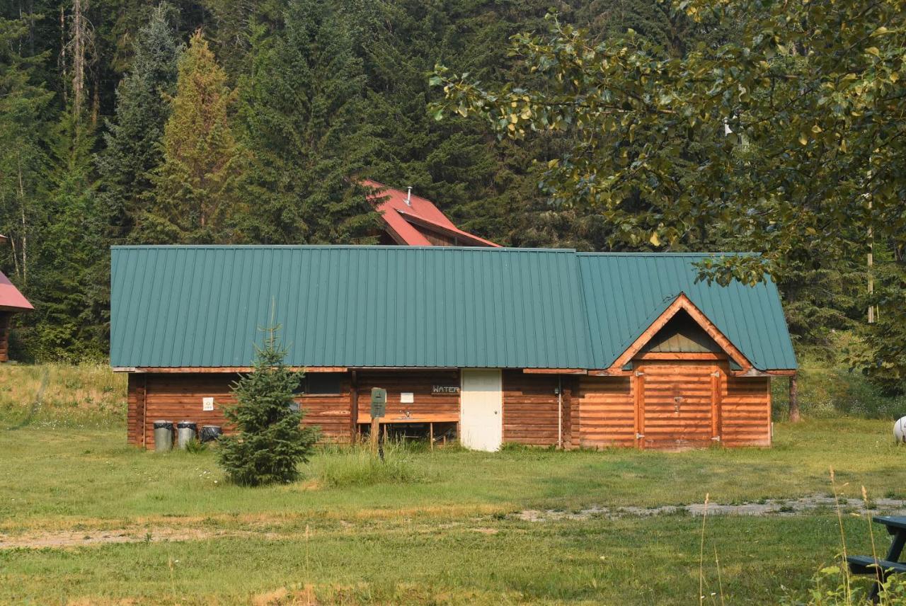 Helmcken Falls Lodge Cabin Rooms And Rv Park Клируотер Экстерьер фото