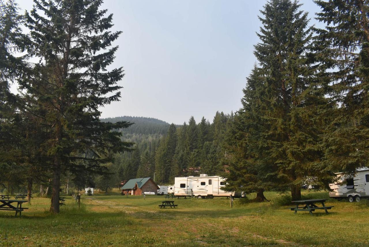 Helmcken Falls Lodge Cabin Rooms And Rv Park Клируотер Экстерьер фото