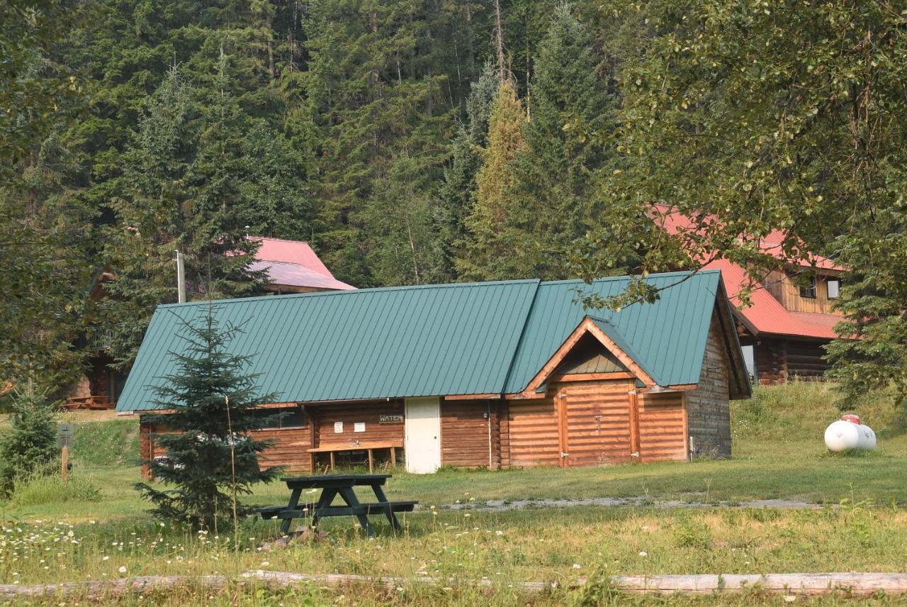 Helmcken Falls Lodge Cabin Rooms And Rv Park Клируотер Экстерьер фото