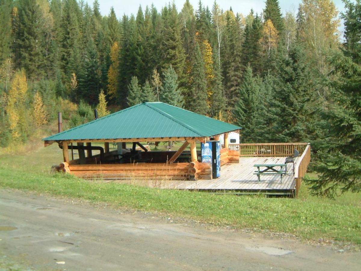 Helmcken Falls Lodge Cabin Rooms And Rv Park Клируотер Экстерьер фото