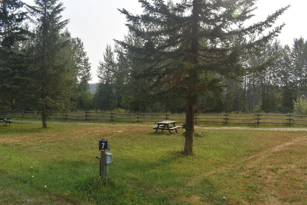 Helmcken Falls Lodge Cabin Rooms And Rv Park Клируотер Экстерьер фото