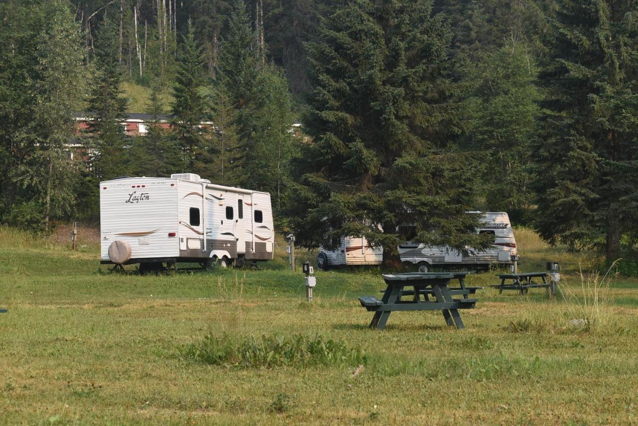 Helmcken Falls Lodge Cabin Rooms And Rv Park Клируотер Экстерьер фото