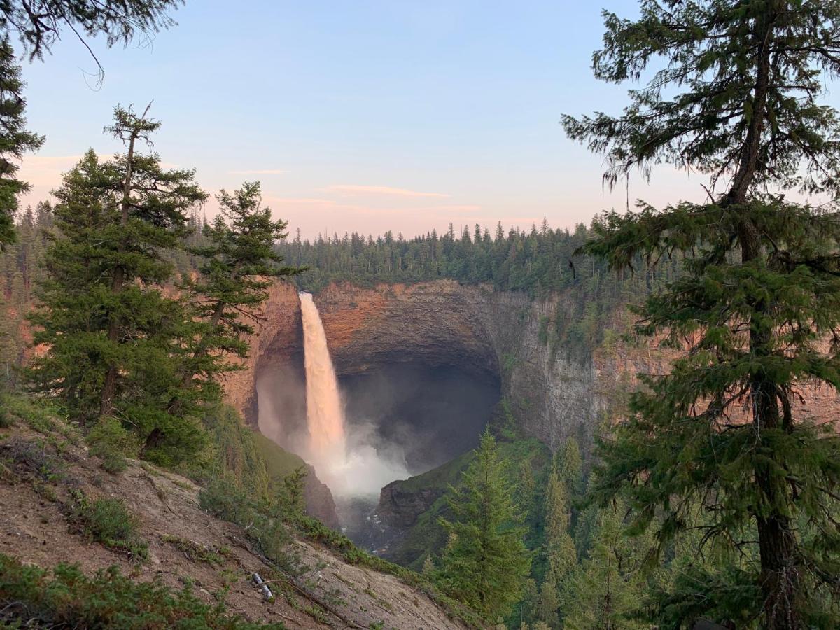 Helmcken Falls Lodge Cabin Rooms And Rv Park Клируотер Экстерьер фото