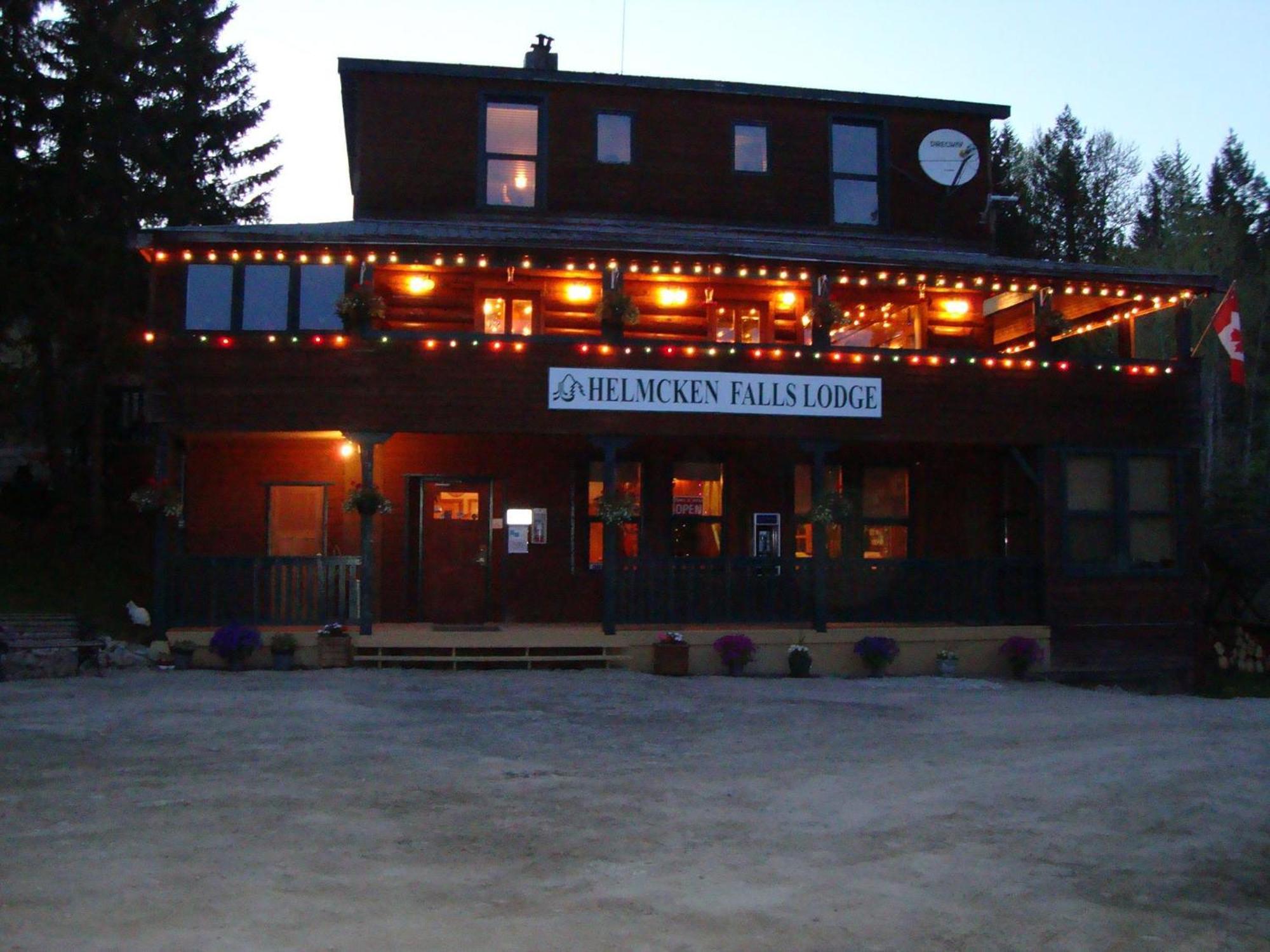 Helmcken Falls Lodge Cabin Rooms And Rv Park Клируотер Экстерьер фото