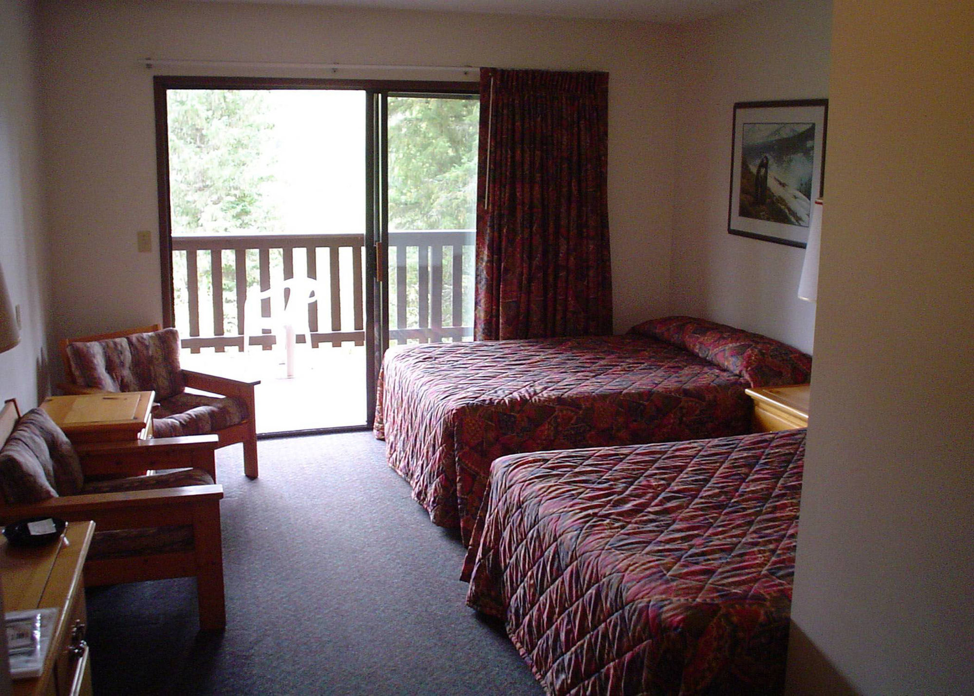 Helmcken Falls Lodge Cabin Rooms And Rv Park Клируотер Экстерьер фото