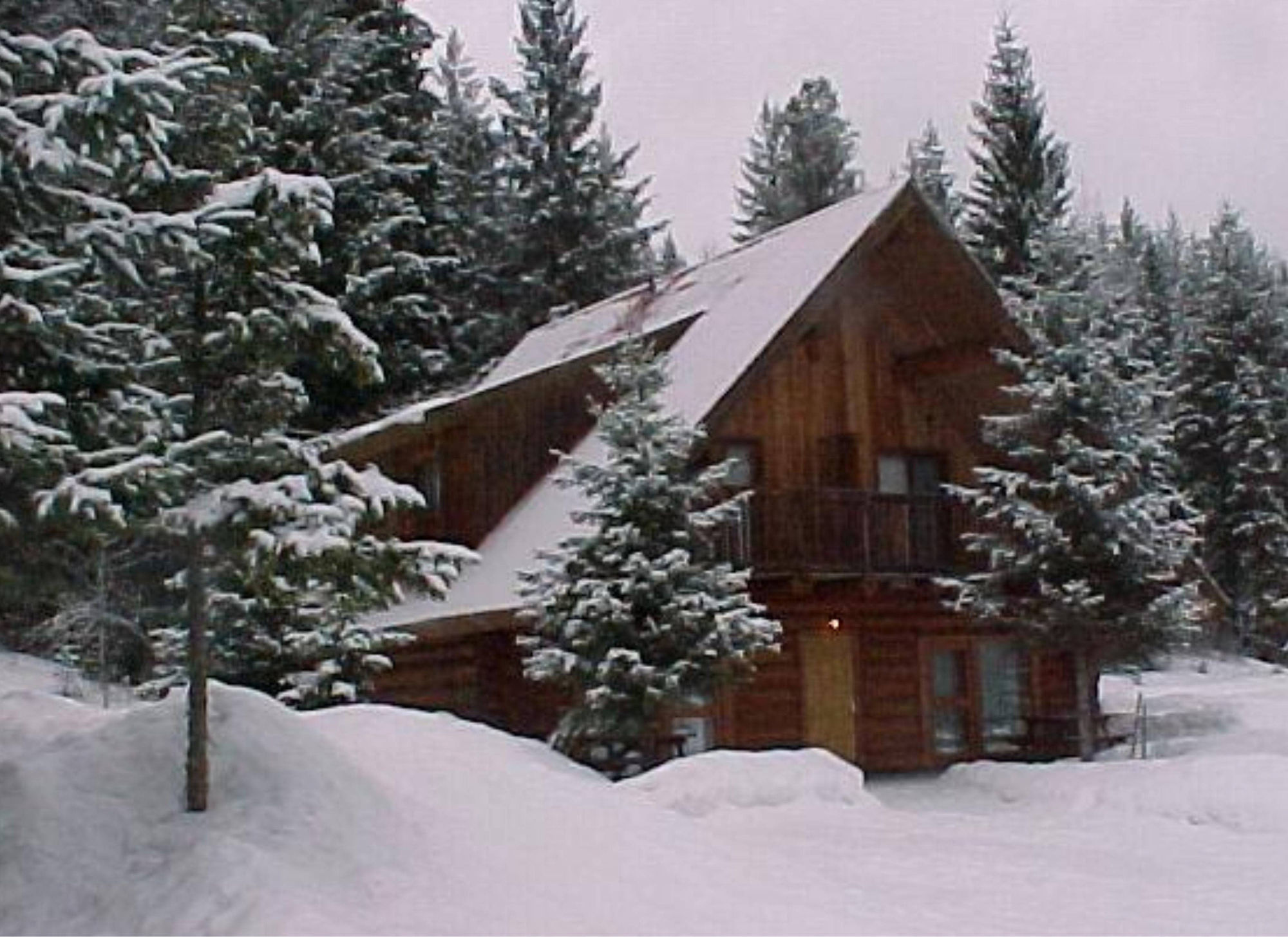 Helmcken Falls Lodge Cabin Rooms And Rv Park Клируотер Экстерьер фото