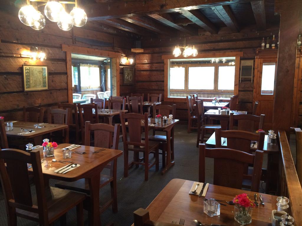 Helmcken Falls Lodge Cabin Rooms And Rv Park Клируотер Экстерьер фото